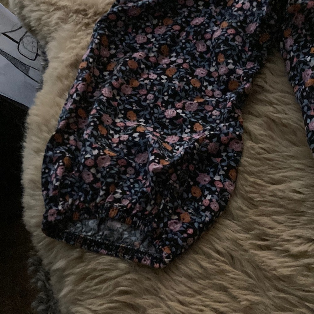 Knox Rose Black Smocked Blouse with Relaxed Fit - Picture 4 of 4